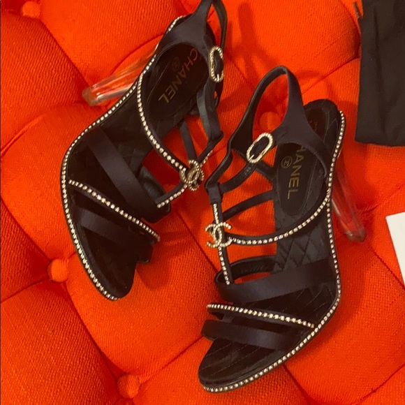 Chanel - Picture 10 of 16